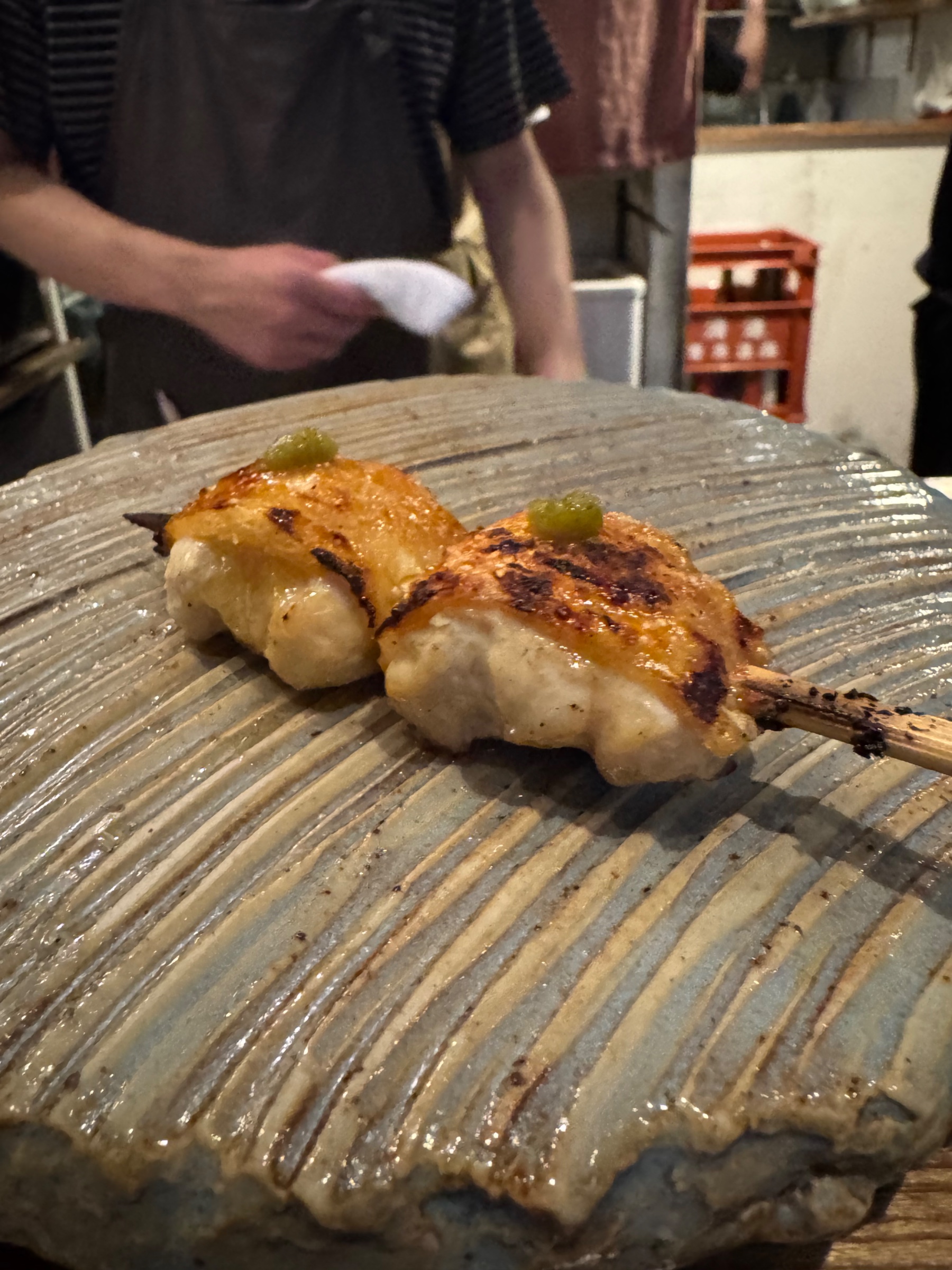 皮目がきれいに焼かれた淡海地鶏の串