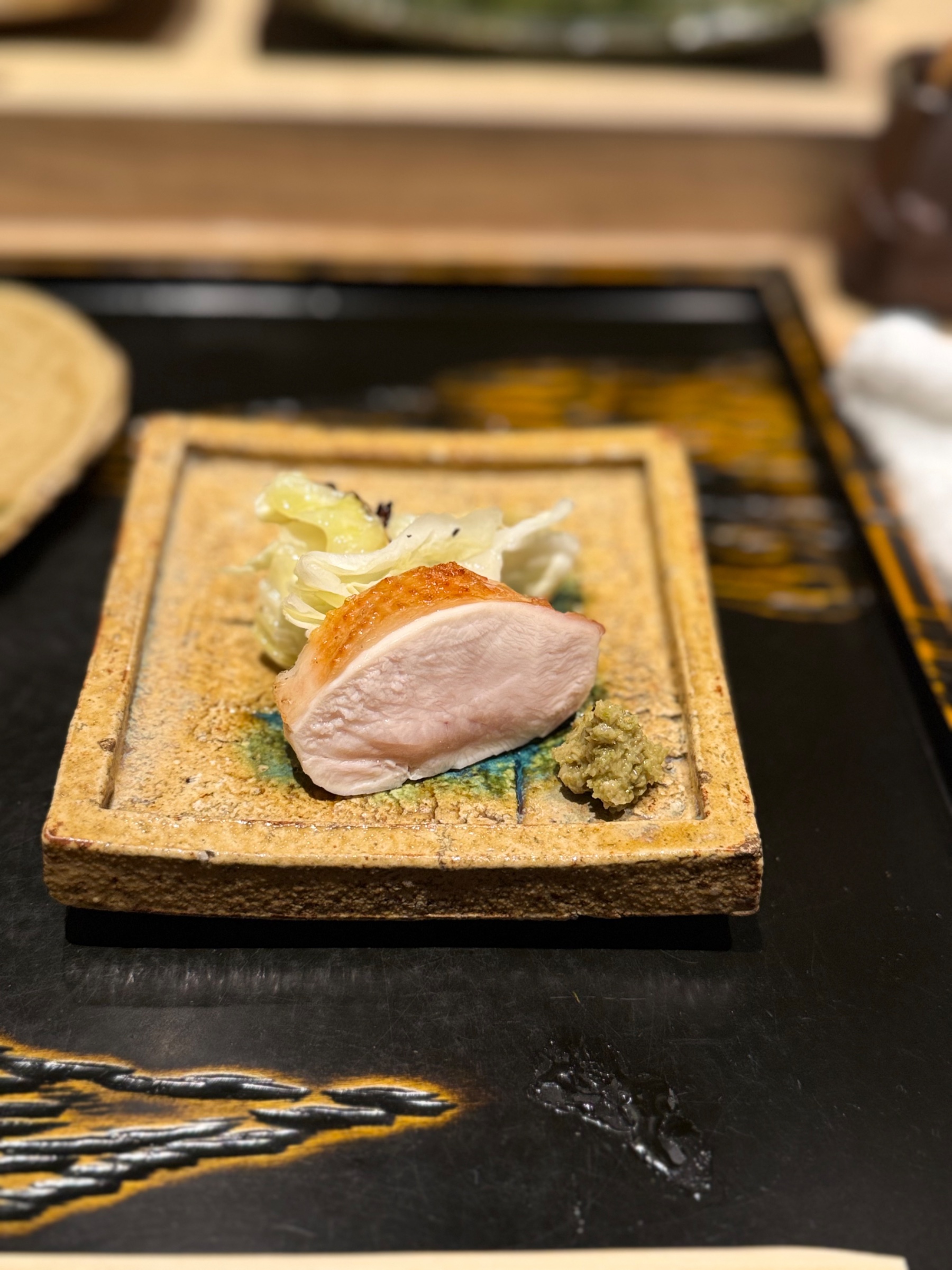 炭火で焼かれた葱の一皿